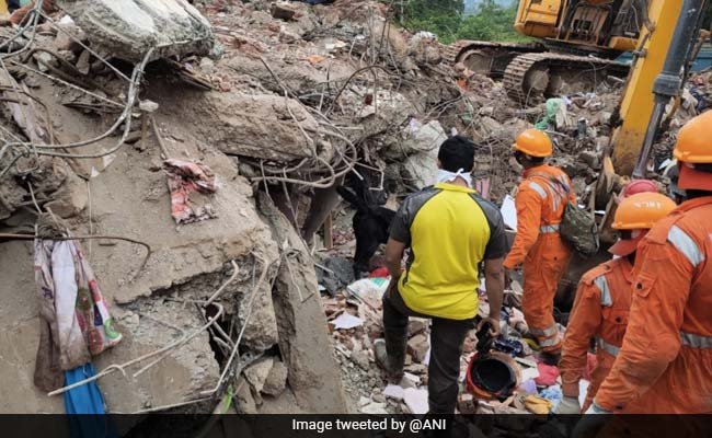 maharashtra raigad builing collapse case registered against contractor NDRF rescue operation continues – महाराष्ट्र : इमारत ढही, 1 की मौत, कई लोग अब भी नीचे दबे, मंत्री ने कहा- ठेकेदार जिम्मेदार