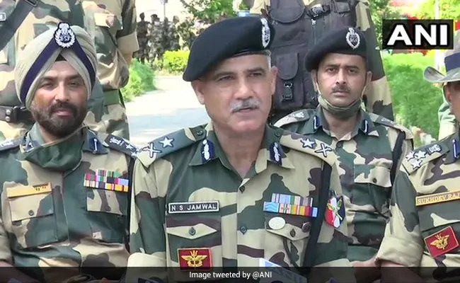 BSF detected tunnel along India-Pakistan International Border fence in Jammu  – BSF को भारत-पाक सीमा पर मिली 20 मीटर लंबी सुरंग, पाकिस्तान में बनी रेत की बोरियां बरामद
