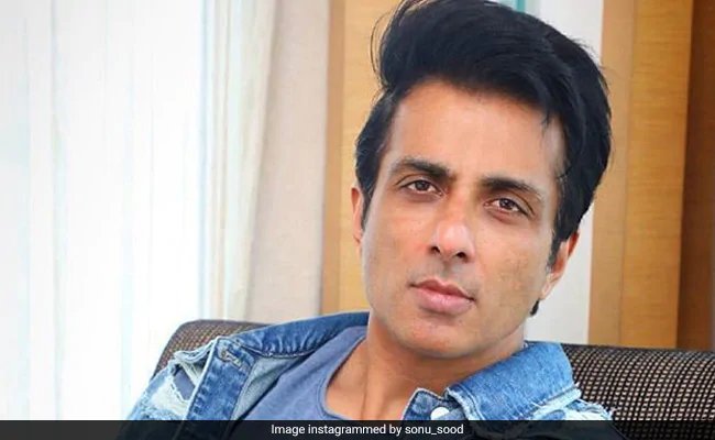 अभिनेता सोनू सूद माता-पिता को खोने वाले तीन बच्चों की मदद को आगे आए