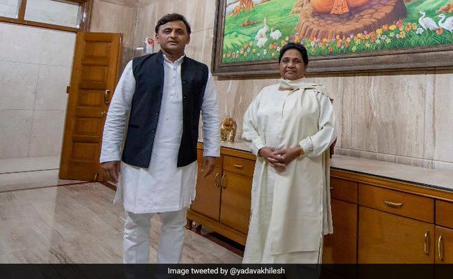 लखीमपुर खीरी कांड को लेकर योगी सरकार पर बरसे अखिलेश यादव और मायावती