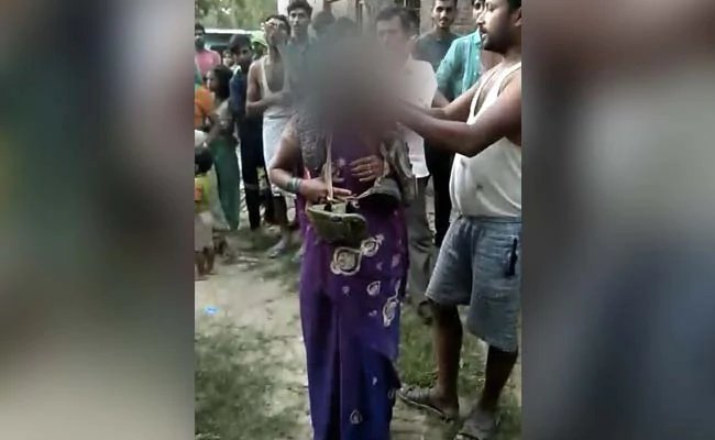 UP kannuaj man and woman tonsured and assaulted by relatives pareded in the villlage – UP : विधवा, दिव्यांग शख्स का सिर मूंडकर पहनाई जूतों की माला, मुंह काला कर गांव में कराई परेड
