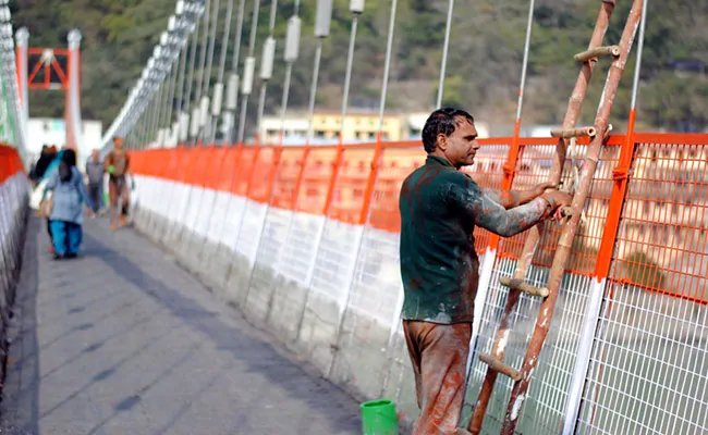 French woman apologizes for video shot in Rishikesh, denies being naked – फ्रांसीसी महिला ने ऋषिकेश में शूट की गई वीडियो के लिए माफी मांगी, नग्न होने की बात से किया इंकार