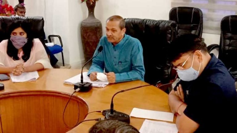 कोरोना संक्रमित मरीजों को नीमच में ही बेहतर उपचार की सुविधा मिलेगी : मंत्री श्री सखलेचा