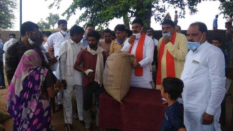 कृषि मंत्री बाढ़ प्रभावित इलाकों का दौरा करते हुए हरदा से पहुंचे भोपाल