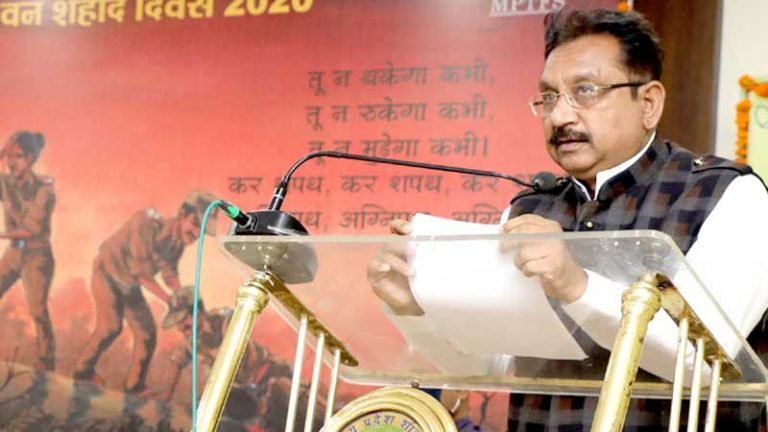 वन मंत्री कुंवर विजय शाह ने शहीद हुए कर्मियों के परिजन को किया सम्मानित