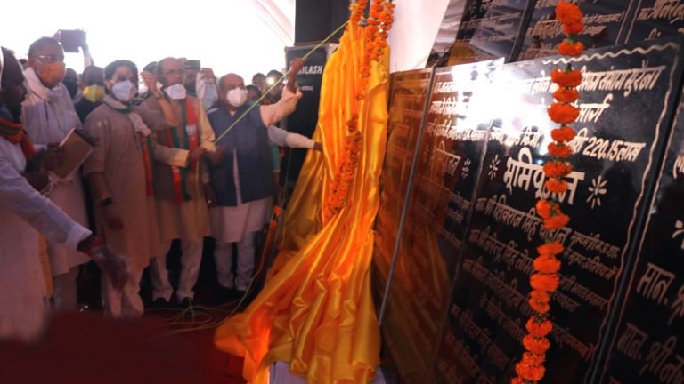 विकास और सर्वहारा वर्ग के उत्थान के लिये सरकार कोई कोर कसर नहीं छोड़ेगी