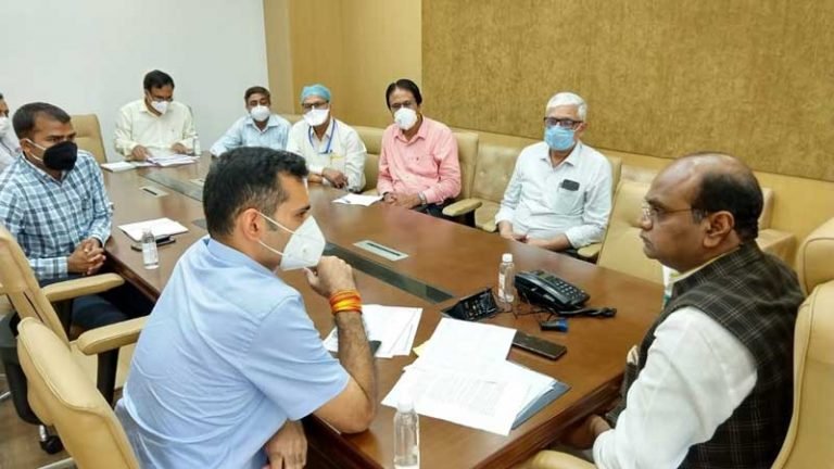 सरकार कोविड नियंत्रण के लिये स्पेशल ट्रेनिंग प्रोग्राम चलायेगी