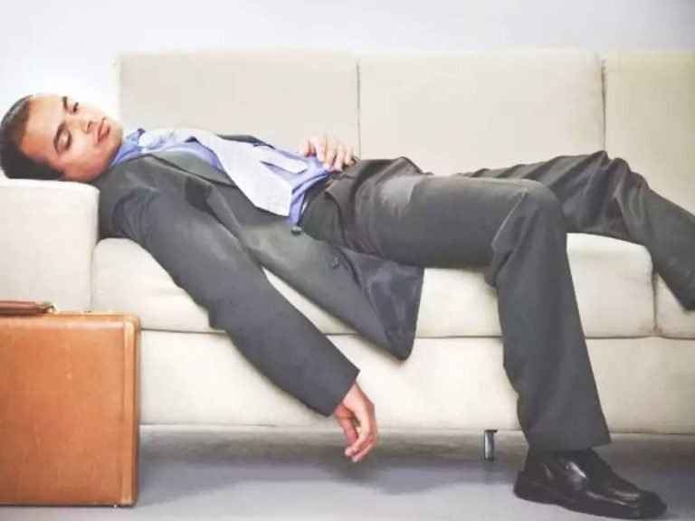 reason of early fatigue: Feeling Tired All The Time: लगातार बनी रहती है थकान तो ऐसे रखें अपना ध्यान – reason of feeling tired all the time and how to deal the situation in hindi