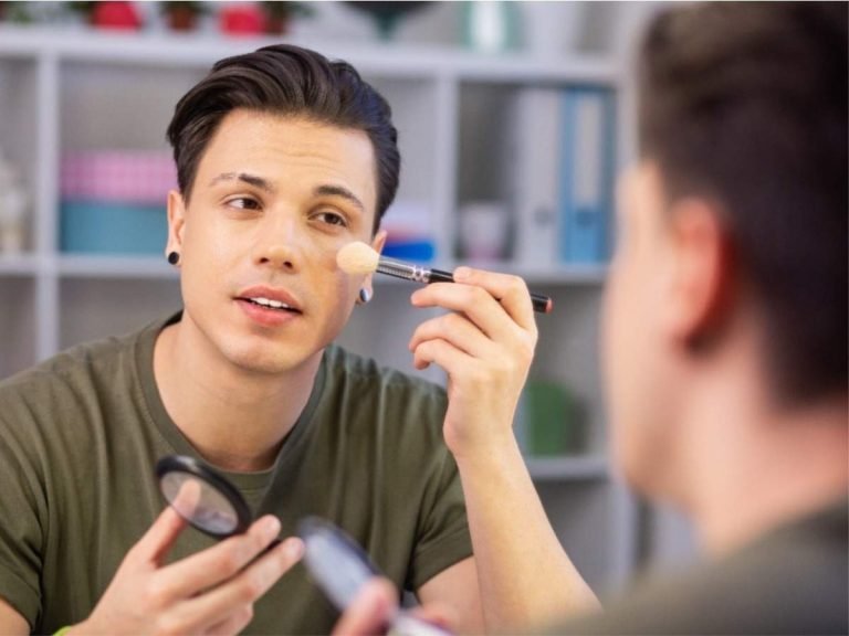 how men can do makeup: हैंडसम दिखने के लिए पुरुष भी कर सकते हैं makeup, जानें इसको करने का सही तरीका – men makeup tips 5 ways to apply makeup as a man