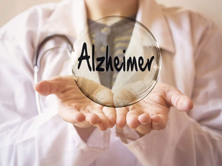 how to deal with alzheimer patient: Alzheimer And Dementia: देश में अल्जाइमर पीड़ितों की संख्या 15 लाख से अधिक, बीमारी से बचाएंगे ये उपाय – difference between alzheimer and dementia how to alzheimer risk in hindi