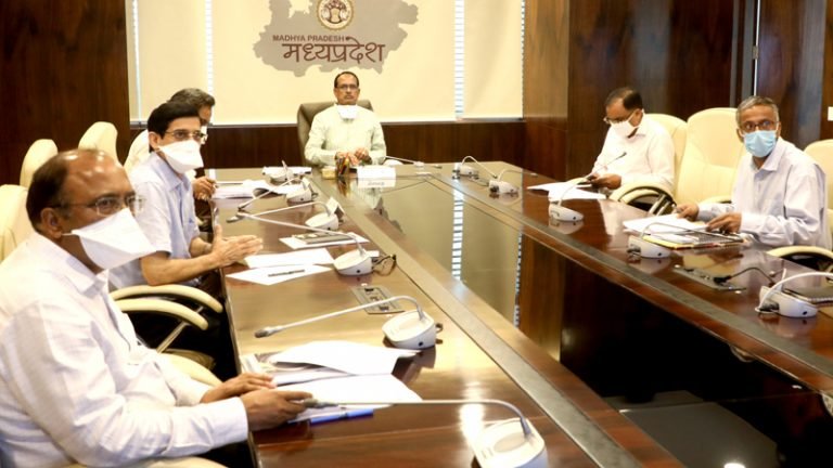 समय पर तथा ईमानदारी से टैक्स देने वालों को दें अतिरिक्त सुविधाएं