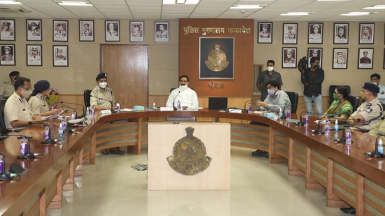 समाज के विघटनकारी तत्‍वों को चिन्हित कर कठोर कार्यवाही करें- गृह मंत्री डॉ. मिश्रा