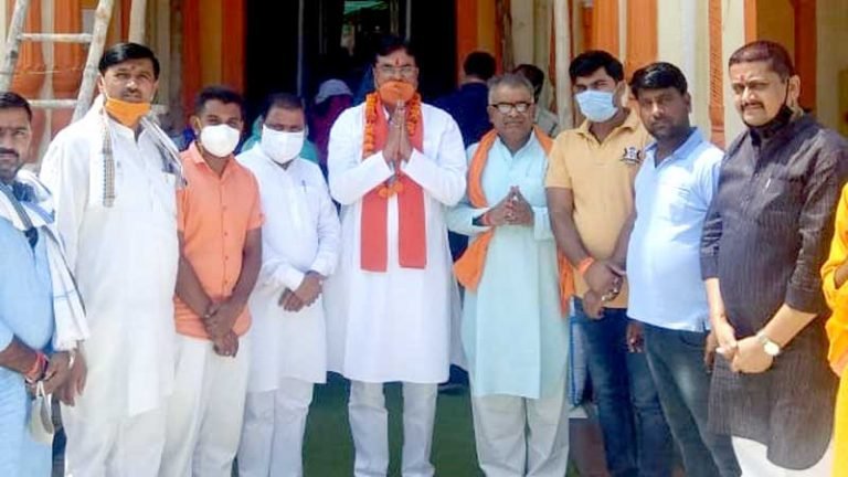 मंत्री श्री पटेल ने रामराजा दरबार में दर्शन किए