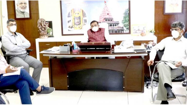 नगरीय विकास एवं आवास मंत्री श्री सिंह ने ली भोपाल मास्टर प्लान की जानकारी