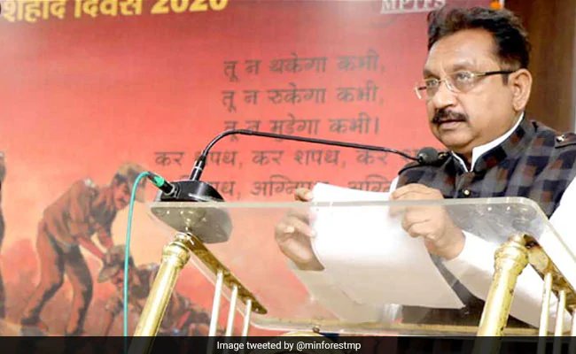 एमपी के मंत्री विजयशाह ने दिखाई दरियादिली, दुकान खोलने के लिए नाई को दिए 60 हजार रुपए
