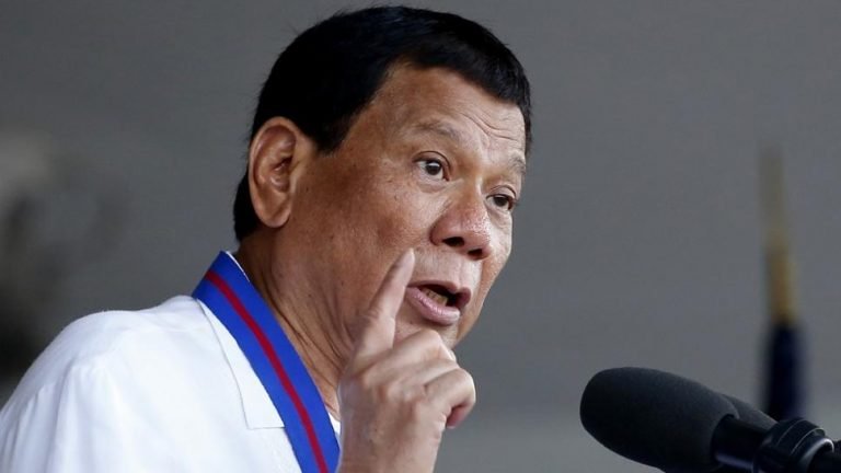 Philippines president Rodrigo Duterte orders to customs chief for kill drug smugglers | इस देश के राष्ट्रपति ने दिया ड्रग तस्करों को देखते ही गोली मारने का आदेश