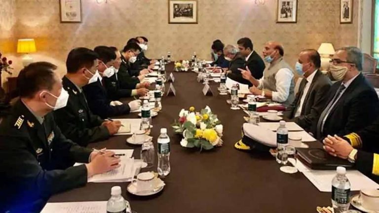 Defence Minister Rajnath Singh Reached Tehran, will make strategy to counter China | रूस से लौटते वक्त अचानक ईरान पहुंचे रक्षा मंत्री राजनाथ सिंह, जानिए क्या हैं मायने