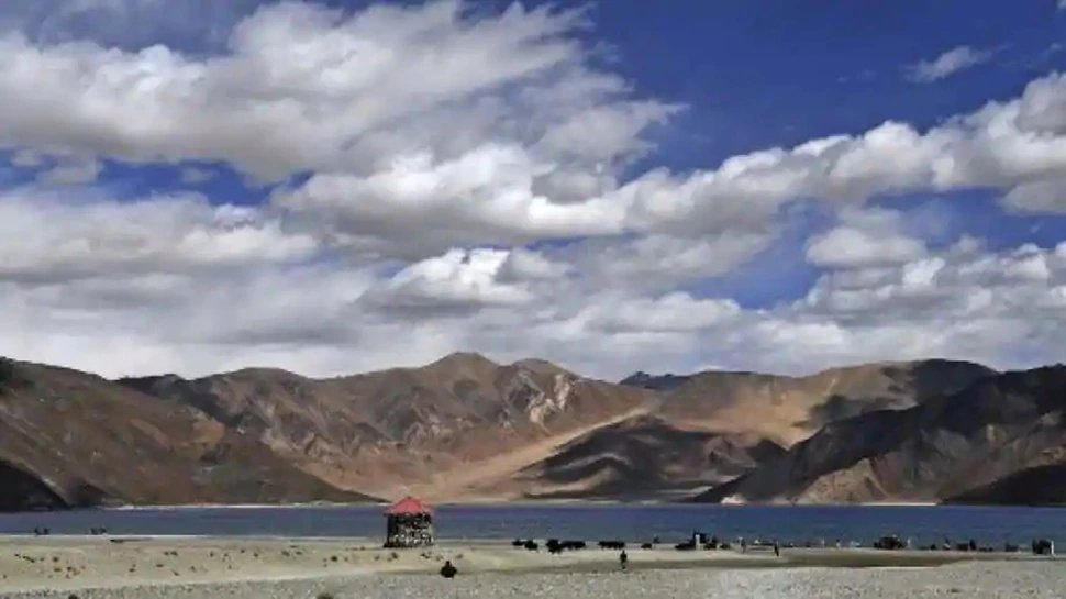 Responsibility lies entirely with India, claims China on LAC standoff | LAC पर तनाव के लिए चीन ने भारत को ठहराया जिम्मेदार, राजनाथ सिंह ने दिया करारा जवाब