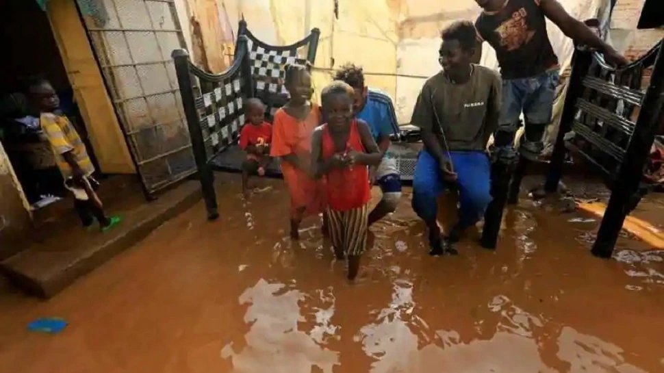 Sudan had to declare state of emergency for three months due to floods | इस देश को घोषित करनी पड़ी तीन महीने की स्‍टेट इमरजेंसी, कोरोना नहीं बल्कि ये है वजह