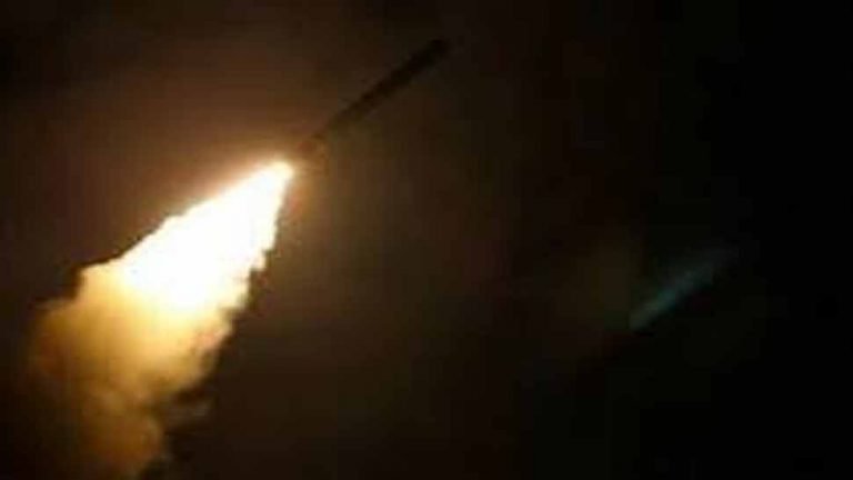 Baghdad Airport attacked with rockets |इस शहर के हवाई अड्डे पर फिर दागे गए रॉकेट, 4 कारें हुई क्षतिग्रस्त