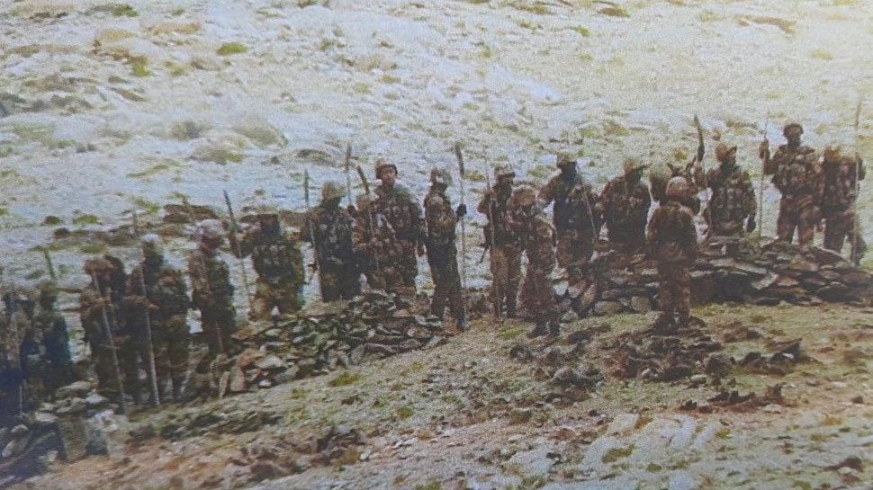 India-China standoff: Chinese forces carrying spears raised by India at commander-level talks| सीमा विवाद: कमांडर्स मीटिंग में भारत ने दिखाई सख्ती, चीन को सुनाई खरी खोटी