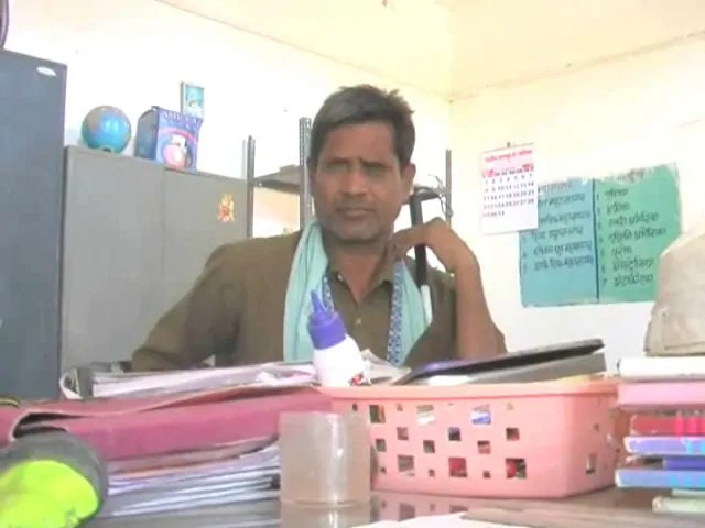 chhattisgarh news, dhamtari news, teachers day news, teachers day 2020 special news, teachers day 2020 quotes, teachers day photos, blind teacher, dhamtari blind teacher Harishankar Kurre, नेत्रहीन शिक्षक, धमतरी के नेत्रहीन शिक्षक हरिशंकर कुर्रे, शिक्षक दिवस २०२०