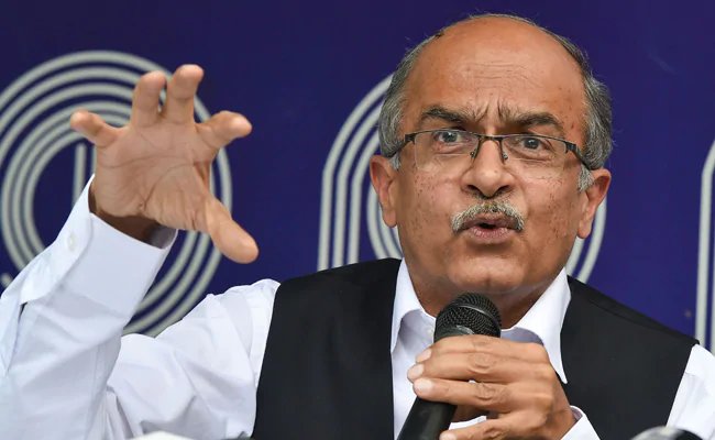 प्रशांत भूषण के खिलाफ 11 साल पुराने अवमानना मामले में SC ने अटॉर्नी जनरल से मांगी मदद