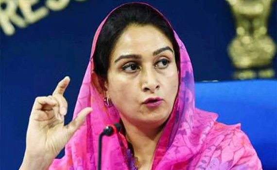 किसानों से जुड़े नए बिल के विरोध में केंद्रीय मंत्री हरसिमरत कौर बादल ने दिया इस्तीफा