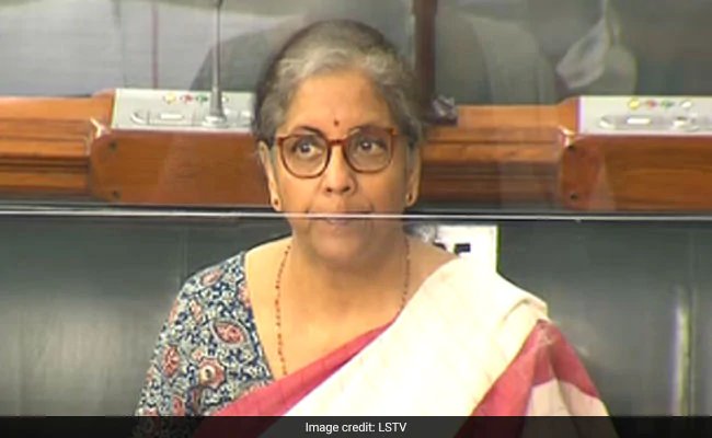 TMC सांसद ने वित्तमंत्री निर्मला सीतारमण के पहनावे पर की टिप्पणी, लोकसभा में हंगामा