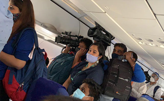 विमानों में फोटो, वीडियो खींचने की छूट, पर ऐसे उपकरणों पर रोक जिनसे अव्यवस्था फैले : डीजीसीए