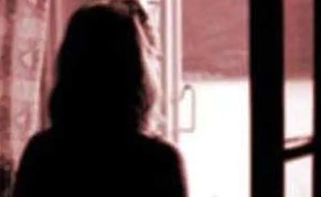 UP : रेप के बाद नाबालिग ने की खुदकुशी, मां का आरोप - पुलिस ने कहा, पता करो लड़के कौन थे, फिर लिखेंगे रिपोर्ट