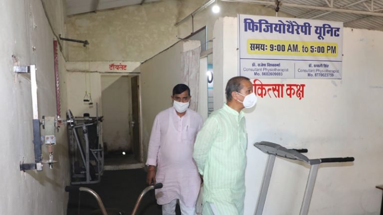 मंत्री श्री सखलेचा आनंद धाम पहुँचे