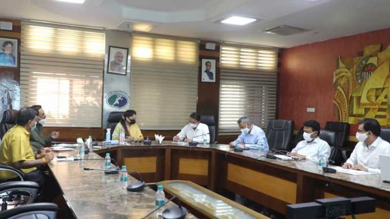 प्रशिक्षक की जानकारी के बिना खिलाड़ियों को वीड आउट न करें
