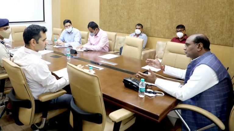 नवरात्र और आगामी त्यौहार में मास्क और सोशल डिस्टेंसिंग का पालन जरूरी