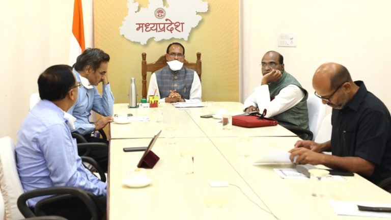 ऑक्सीजन की पर्याप्त उपलब्धता, उद्योगों को भी ऑक्सीजन मिलेगी : मुख्यमंत्री श्री चौहान
