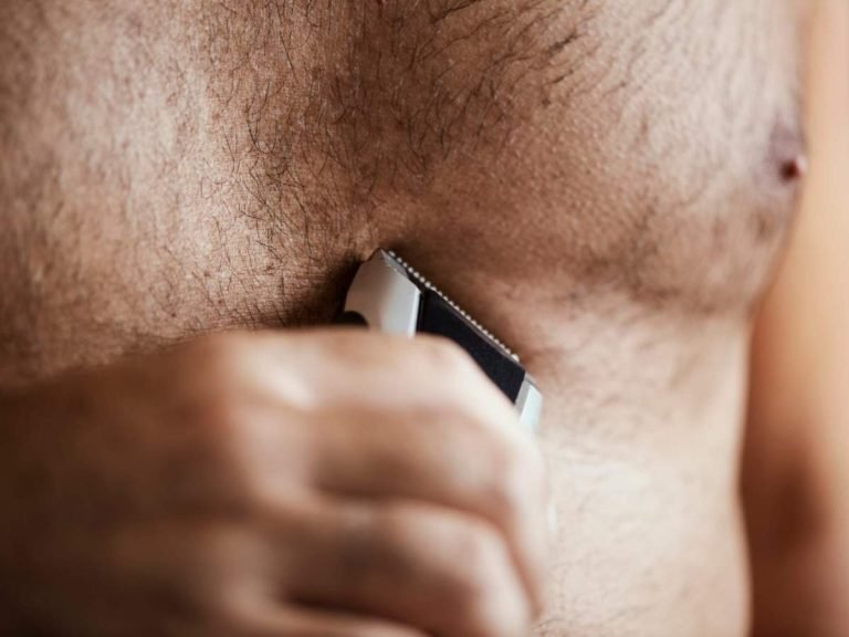 how to trim body hair: रेगुलर Hair Trimmer से कुछ इस तरह हटाएं अपने छाती के अनचाहे बाल – how to trim body hair using a regular hair trimmer