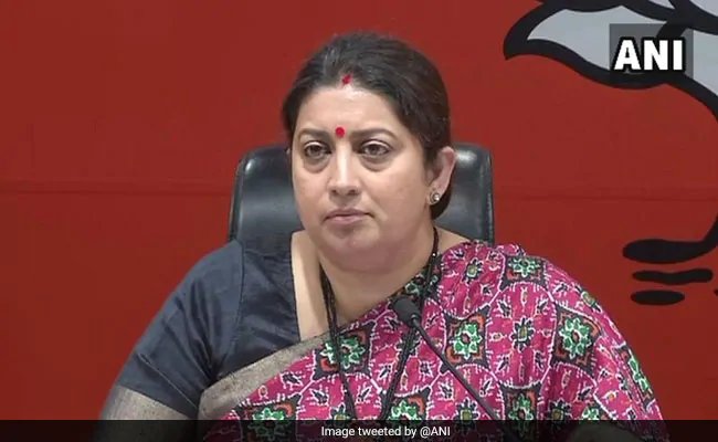 किसानों को मोहरा बनाकर फायदा उठाने की कोशिश कर रही कांग्रेस : स्मृति ईरानी
