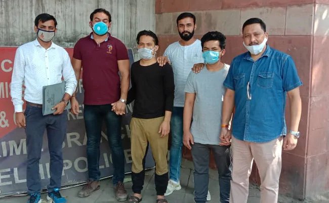 दिल्ली-एनसीआर में मोमोज की आड़ में ड्रग्स सप्लाई, दो गिरफ्तार