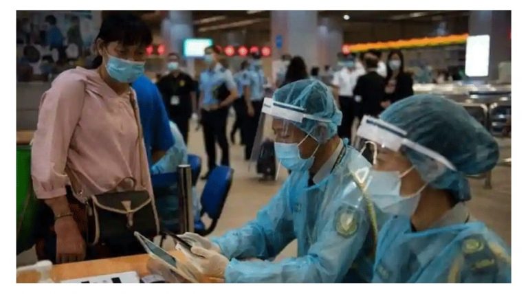 Corona fear flew in China, Huge crowd during Golden Holiday | कोरोना से बेखौफ हुए चीन के लोग, गोल्डेन वीक हॉलीडे पर पहले जैसी भीड़