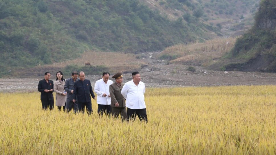 Kim Jong Un’s sister re-appears in public after months during inspection of flood-hit areas | किम के बाद नंबर-2 की हैसियत रखने वाली लापता शख्सियत का मिला पता!