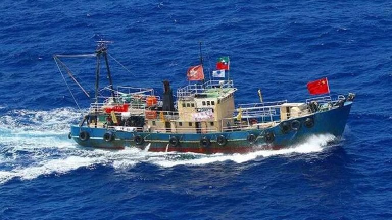 Chinese ships sail into disputed islands in East China Sea, Japan protests | चीन की दादागिरी, 3 दिन से इस देश के जल क्षेत्र में डटे हैं चीनी पोत