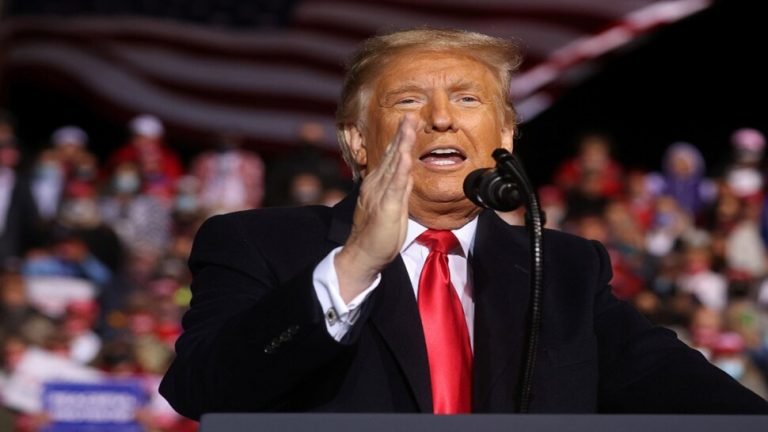 Trumps new visa rules credit negative for Indian IT industry, may impact margins by up to 5.80 pc | H1-B Visa: भारतीय कंपनियों पर पड़ेगी मार, इतना घटेगा मुनाफा
