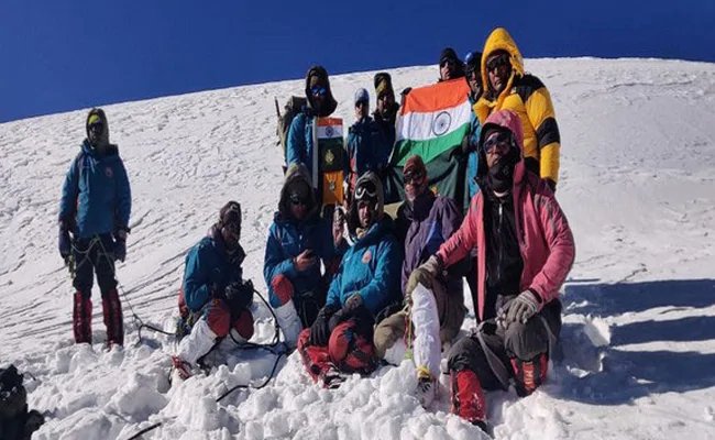 ITBP mountaineering team hoists tricolor on Gangotri-2 peak – ITBP की पर्वतारोही टीम ने गंगोत्री-2 चोटी पर लहराया तिरंगा