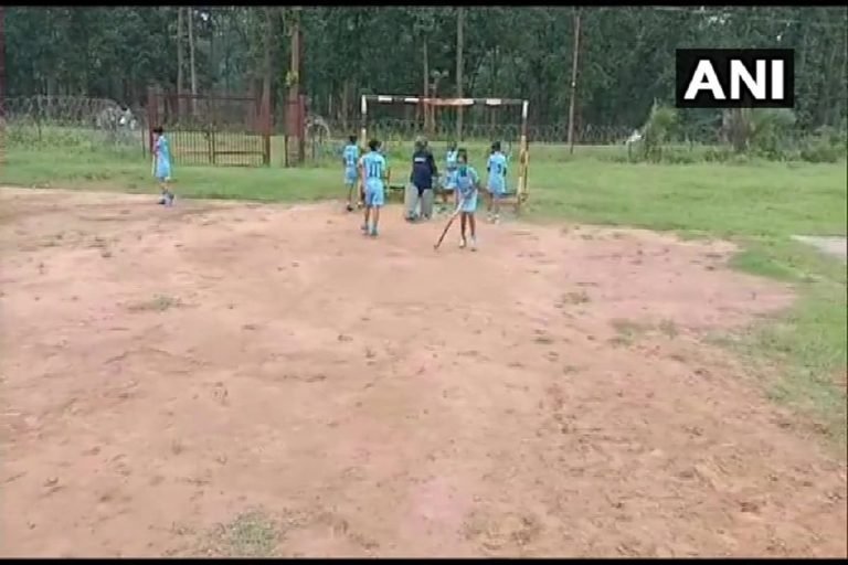 9 Tribal girls trained by ITBP fly high in hockey arena panso| PHOTOS: नक्सल प्रभावित क्षेत्र की नौ होनहार आदिवासी लड़कियां हॉकी दिखाएंगी प्रतिभा | raipur – News in Hindi
