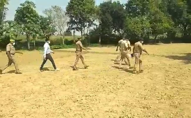 उत्तर प्रदेश : खेत में मिला नाबालिग का शव, परिजनों ने लगाया रेप का आरोप