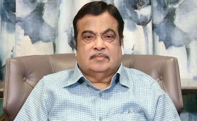 NHAI के कार्यक्रम में बरसे नितिन गडकरी- 'यहां के अधिकारी निकम्मे और भ्रष्ट, इन्हें बाहर करने का समय'