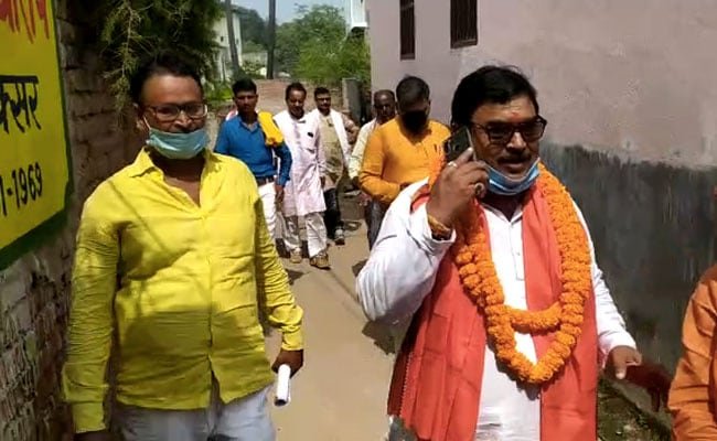 पूर्व DGP पर भारी पड़े पूर्व कॉन्स्टेबल, BJP ने परशुराम चतुर्वेदी को बनाया बक्सर से उम्मीदवार