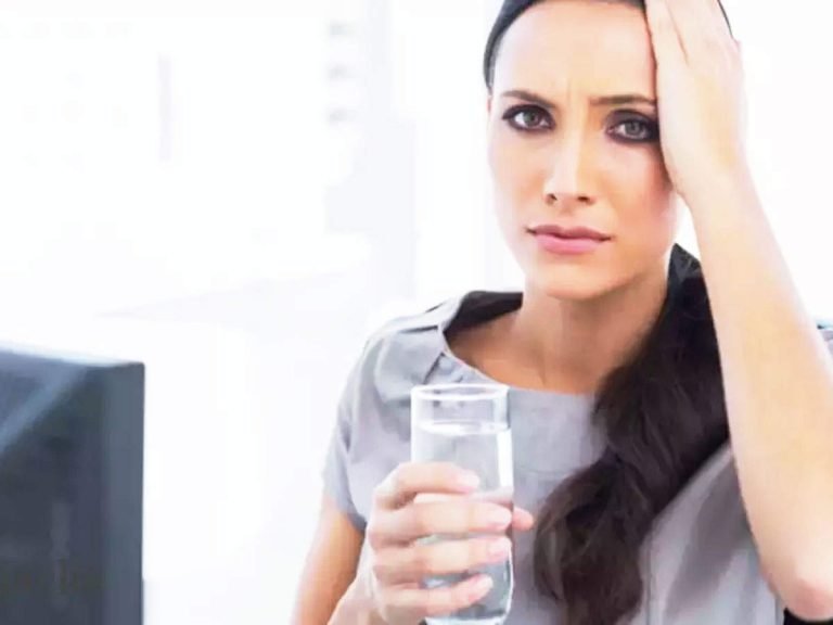common symptoms of dehydration: जब दिखने लगें ये 7 लक्षण तो समझ जाइए कि शरीर में पानी की कमी हो गई है! – common symptoms of dehydration in body sharir main pani ki kami hona