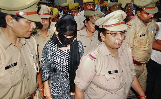 रेप का मामला: लॉ की छात्रा पूर्व मंत्री चिन्मयानंद पर लगाए गए आरोपों से कोर्ट में मुकरी
