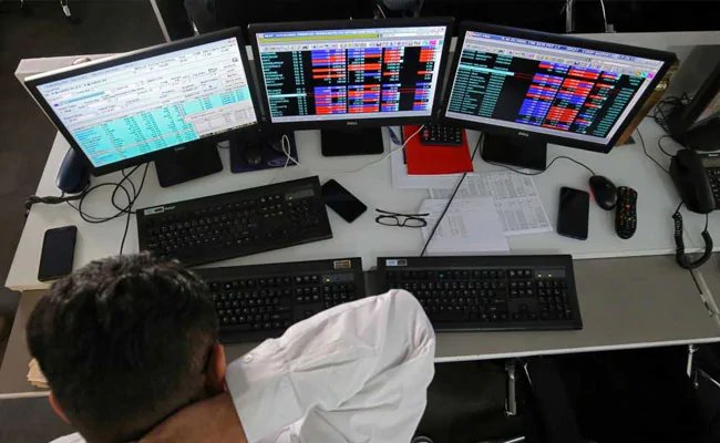 Sensex में 900 अंकों से ज्यादा की गिरावट, Nifty में इन बड़ी कंपनियों के शेयरों ने उठाया नुकसान